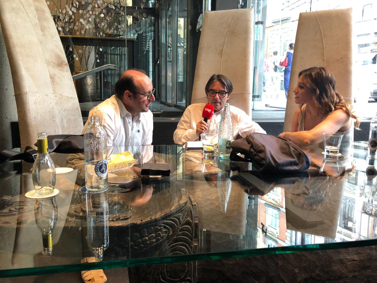 Atzo Madrilen @Radio3Tolentino <a href="/ElseptimoVicio/">El septimo vicio</a> <a href="/radio3_rne/">Radio 3</a> Javier Tolentino kazetariarekin, elkarrizketa Angel Alonsori eta Leire Martinezi. Solasaldi polita ta atsegina.
<a href="/films_barton/">BARTON FILMS</a> <a href="/zineuskadi/">Zineuskadi</a> <a href="/LeireMo/">Leire Martínez</a>