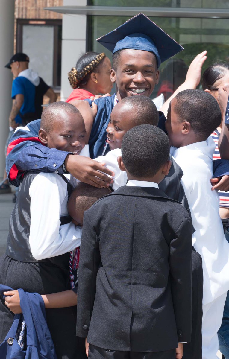 SyracuseSchools's tweet photo. Congratulations to the
@syracuseITC Class of 2019! ๐ Don't miss these photos from their #SCSDGraduation: https://t.co/qbB19EJwtn https://t.co/VaMA2gNeB5
