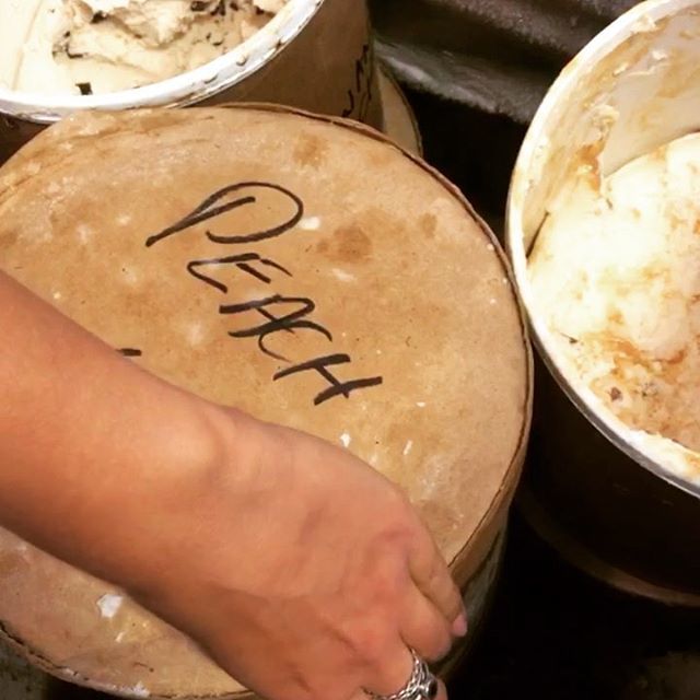 Peach has arrived at BFC, come treat yourself and a friend to a cone! 
#GDFIC #scooplocal #bedfordfarms #bedfordfarmsicecream #concordma #bedfordma #greatdayforicecream ift.tt/2KTae5e