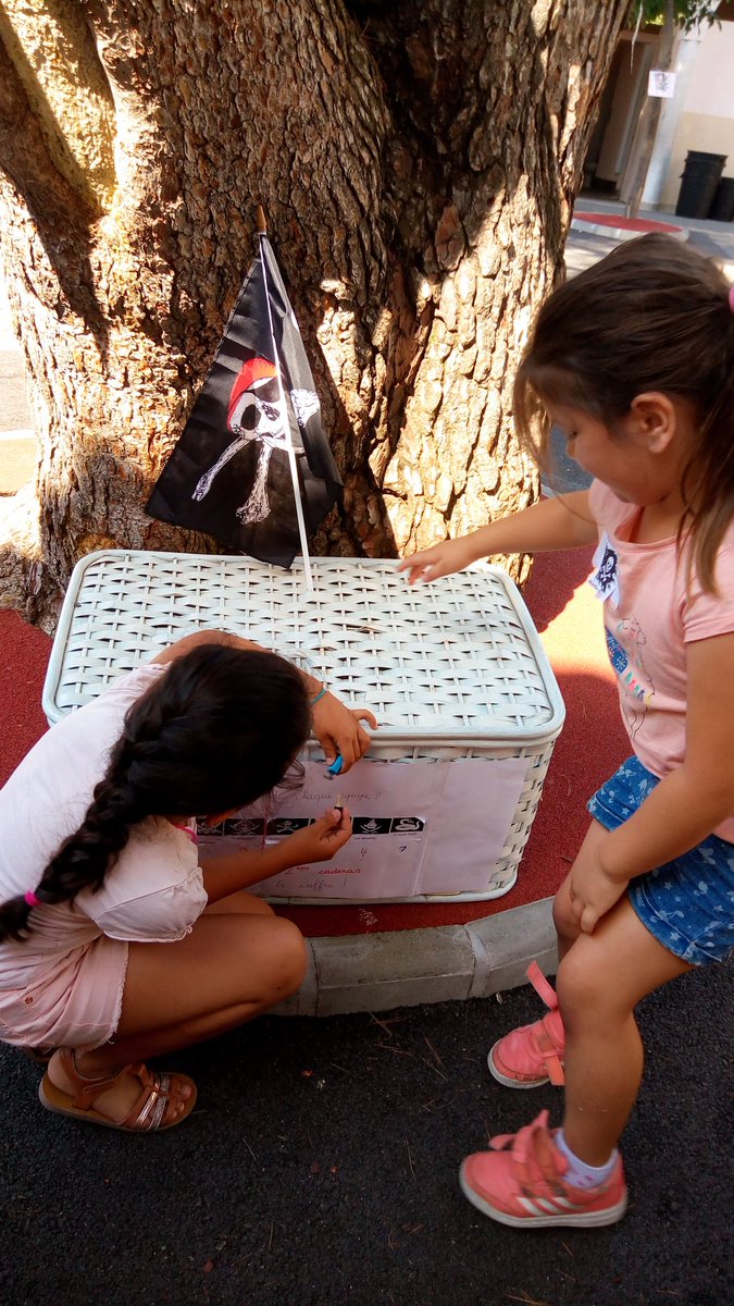 S_Bella74's tweet image. Excellent moment partagé entre 2 classes avec notre escape game pirate où les 45 élèves devaient résoudre 8 défis pour ouvrir le coffre au trésor #escapegame #maternelle #liaisonintercycle #coopération #VivreEnsemble #énigmes #resolutionprobleme