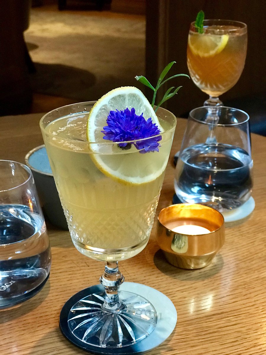 barbdelollis's tweet photo. LONDON- Boozy #punch #cocktails at the Edition hotel’s @PunchRoomLDN ...with @HowardReichel! #lastnightinLondon #travel #bars https://t.co/0jqLkQHuou