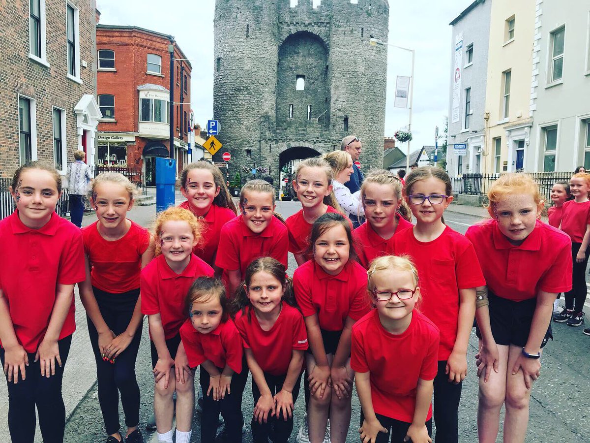 LMFMRADIO's tweet photo. .@helenamullins &amp; @coleyduff were on site for the official launch of @FleadhTV in the heart of Drogheda- pictured here with some of the troops from Scoil Rince Mona Ní Rodaigh. Tune in to the 11-1 Show to find out more! Download the LMFM app, listen to the airwaves or online 🎤📸 https://t.co/1QjDGmXAO4