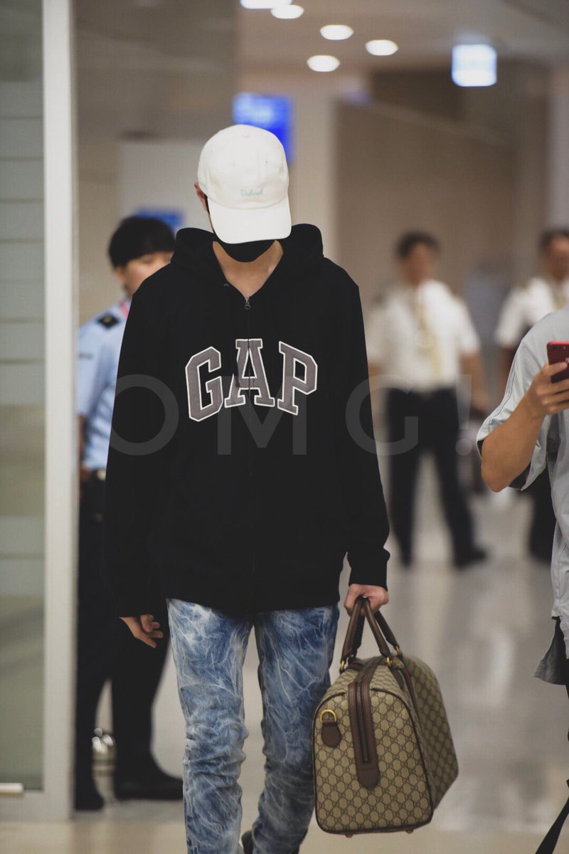 OMGuanlin0923's tweet photo. 190703

➖
인천공항 입국🇨🇳🛬 (1) 관린아, 진짜 오랜만이야!!! 많이 보고싶었어ㅠㅡㅠ
➖

#라이관린 #관린 #LaiKuanlin #Kuanlin #赖冠霖 #冠霖 #賴冠霖 https://t.co/3gNQX4CIct