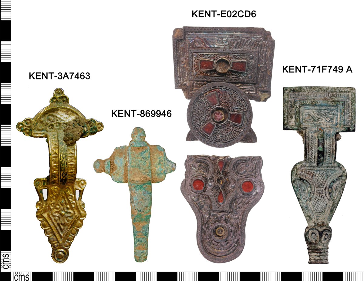 Kent_Finds's tweet photo. as @tobyfmartin observed our first #EarlyMedievalKentWeek brooches images was missing a few! Why? Well a number of the earlier brooch types can be be quite long or large. So we Present the bigger end of the spectrum! 1/3
#AngloSaxon
#RecordYourfinds
#Brooches https://t.co/qIcgRWTZ5D