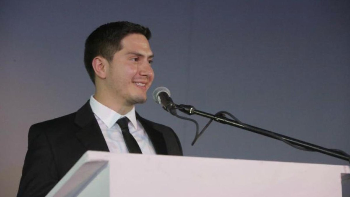 joinpursuit's tweet image. John Gomez (@lighterletter) is an immigrant who became a house cleaner to make ends meet. 

Now, he&apos;s coding software for a company (@Handy) that connects house cleaners with job opportunities. 

Learn about his amazing journey on @CNBC → cnbc.com/video/2019/06/…