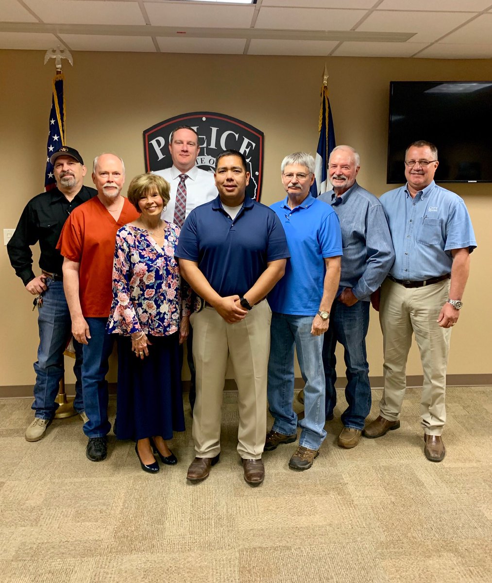 bpdfoundation's tweet photo. Great work deserves recognition and the Board honored several @BurlesonPolice Officers with a “Beyond Service” coin today. They caught drug dealers, burglars, thieves, and aggravated robbers. Great work BPD! https://t.co/mCjIQ80UZS