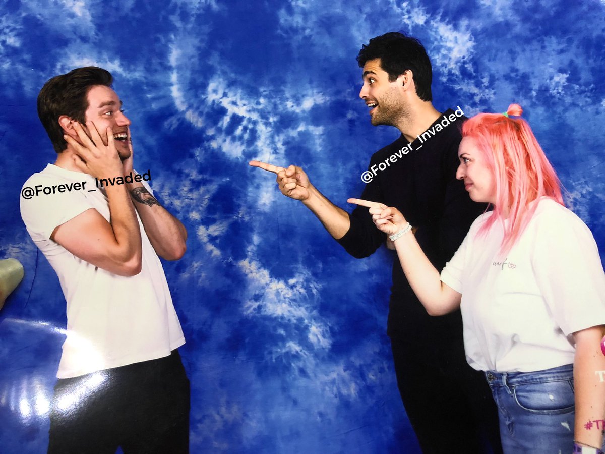 Forever_Invaded's tweet image. The post con depression is real y’all 😭 So I decided to share my Parabatai pic from Brussels cuz it turned out just like I wanted 🤣 #THOSbe #shadowhunters