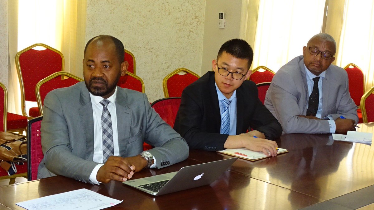 Construction des Centres de Formation Professionnelle :
Madame le Ministre reçoit le groupe chinois AVIC International  Ce mardi 02 juillet 2019 à son cabinet.