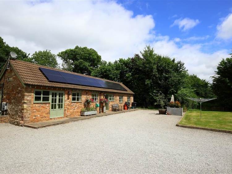 The Old Dairy holiday home is a pretty, detached barn conversion, all at ground level. This property sleeps  4 and is pet friendly.

tidd.ly/129439ae

#gloshour #forestofdean #holidaycottage
