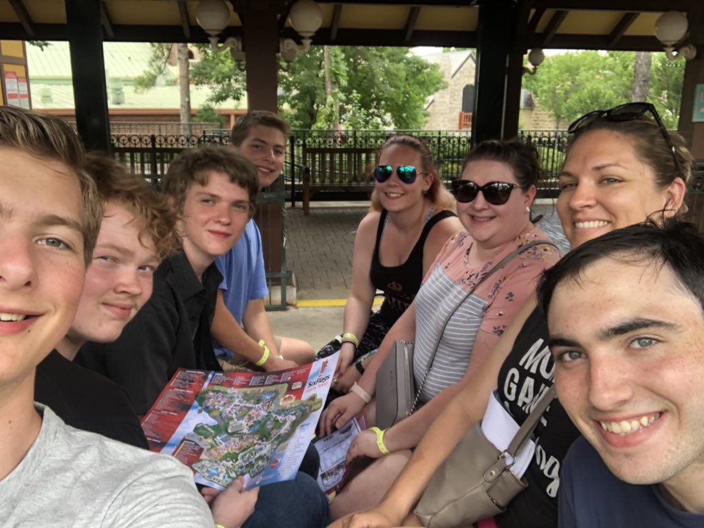 gehsfbla's tweet photo. FBLA #NLC19 Day 5 - @GEHSBlazers are at Six Flags Fiesta Texas waiting anxiously for the Awards/Closing ceremony tonight! #BlazerBusiness https://t.co/3CMEQrzOcs