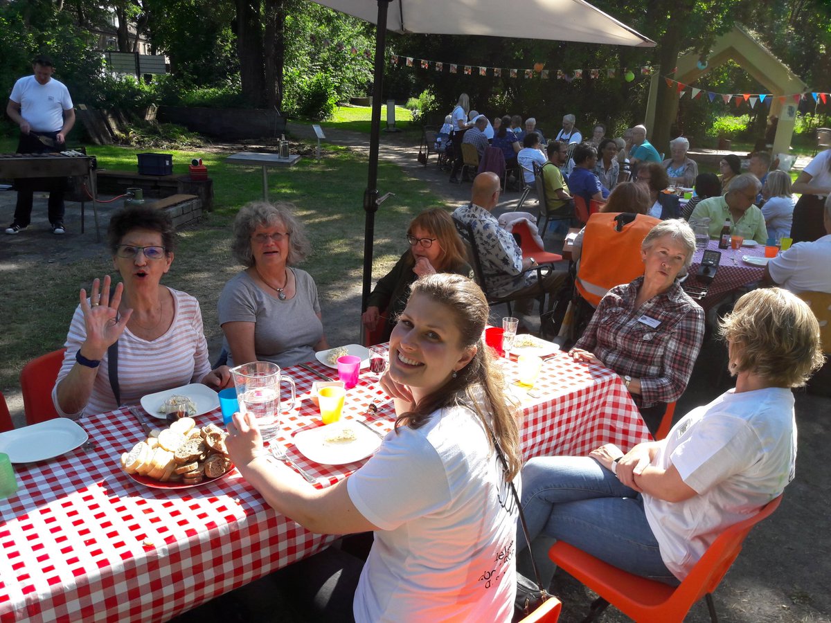 Voor #Oké Nu Overvecht een BBQ georganiseerd samen met de #ASR voor Wijkbewoners.