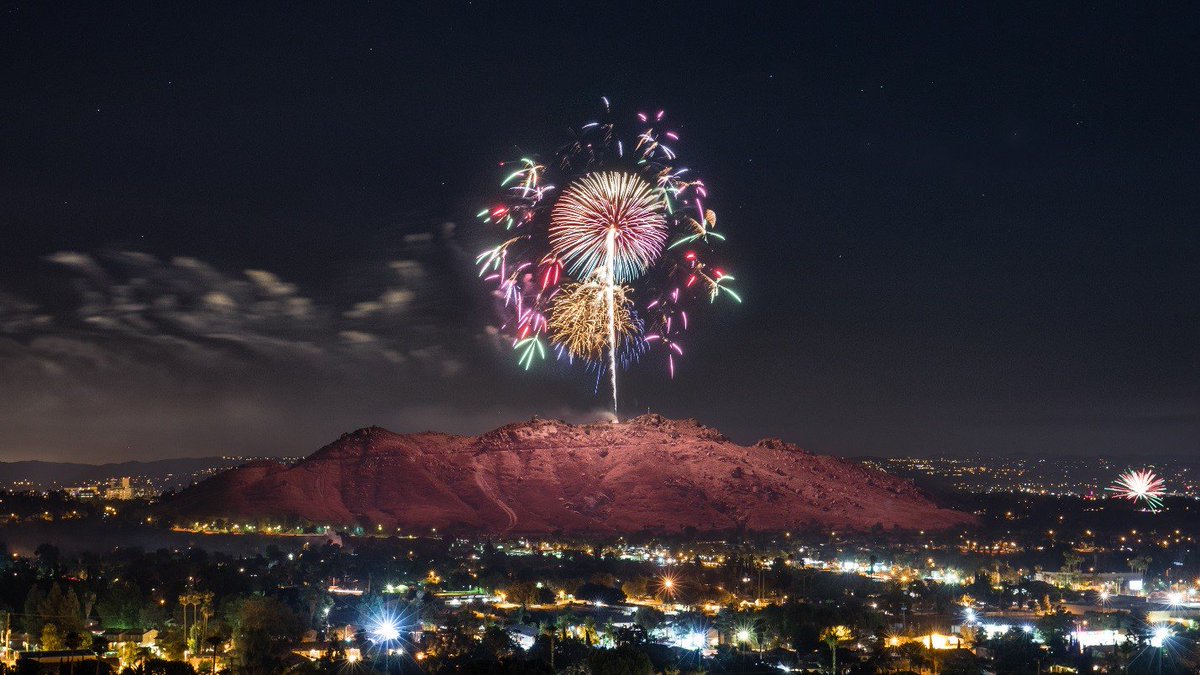 DiscoverRivCa's tweet photo. Join us for the annual fireworks shows hosted at La Sierra Park and Mt. Rubidoux as we celebrate Independence Day on Thursday, July 4th starting at 9PM!
This is a FREE family-fun event, so don't miss out on this 4th of July Spectacular!
#ExploreRiversideTogether #RiversideProud https://t.co/lY0C5QtlBm