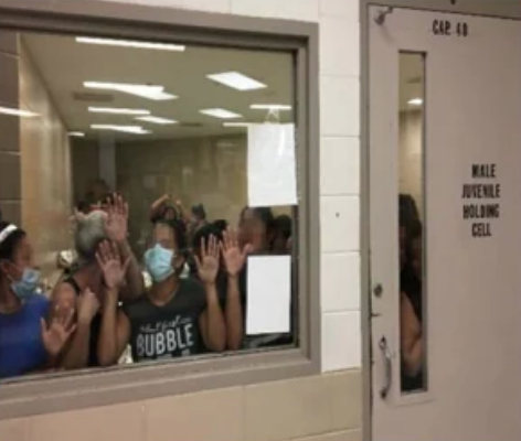 BuzzFeedNews's tweet photo. These shocking photos taken by US government inspectors show the way people are being crammed into overcrowded border facilities. https://t.co/e00Gd8xWCU https://t.co/DYHUUU5wLA