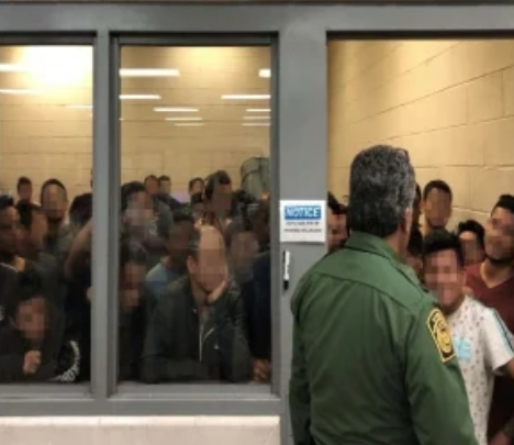 BuzzFeedNews's tweet photo. These shocking photos taken by US government inspectors show the way people are being crammed into overcrowded border facilities. https://t.co/e00Gd8xWCU https://t.co/DYHUUU5wLA
