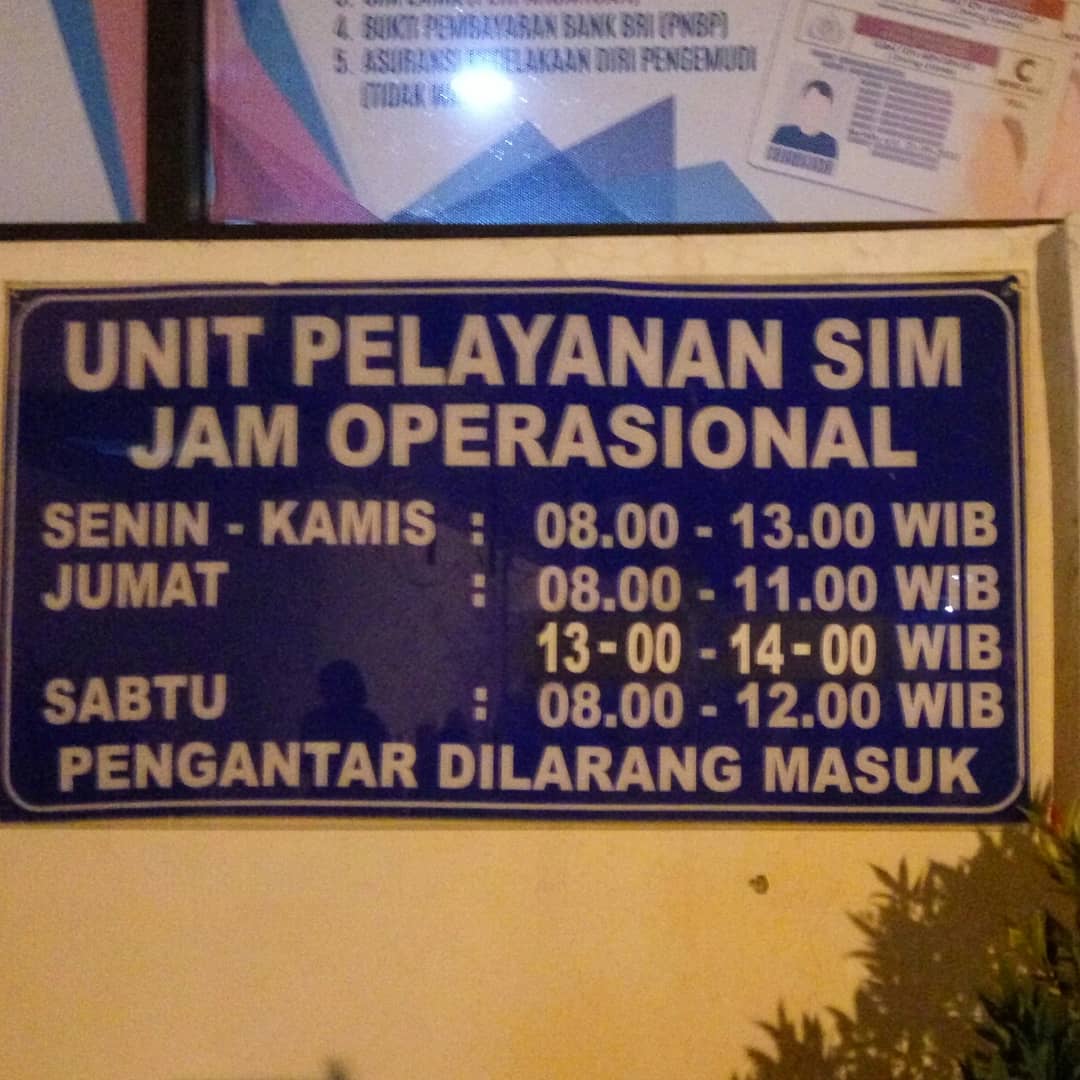 mind_neverlost's tweet photo. Perpanjangan SIM malam hari
Tiba Jam 21.45 - 02.10 selesai

Proses perpanjangan SIM C
- Cek kesehatan
- Isi formulir untuk perpanjang SIM C 
- Asuransi
- Foto diri
- Terima SIM

Sedangkan untuk pembuatan SIM baru di pagi hari 

#PerpanjanganSim
#PolresMetroBekasi https://t.co/xLLj0FAANi