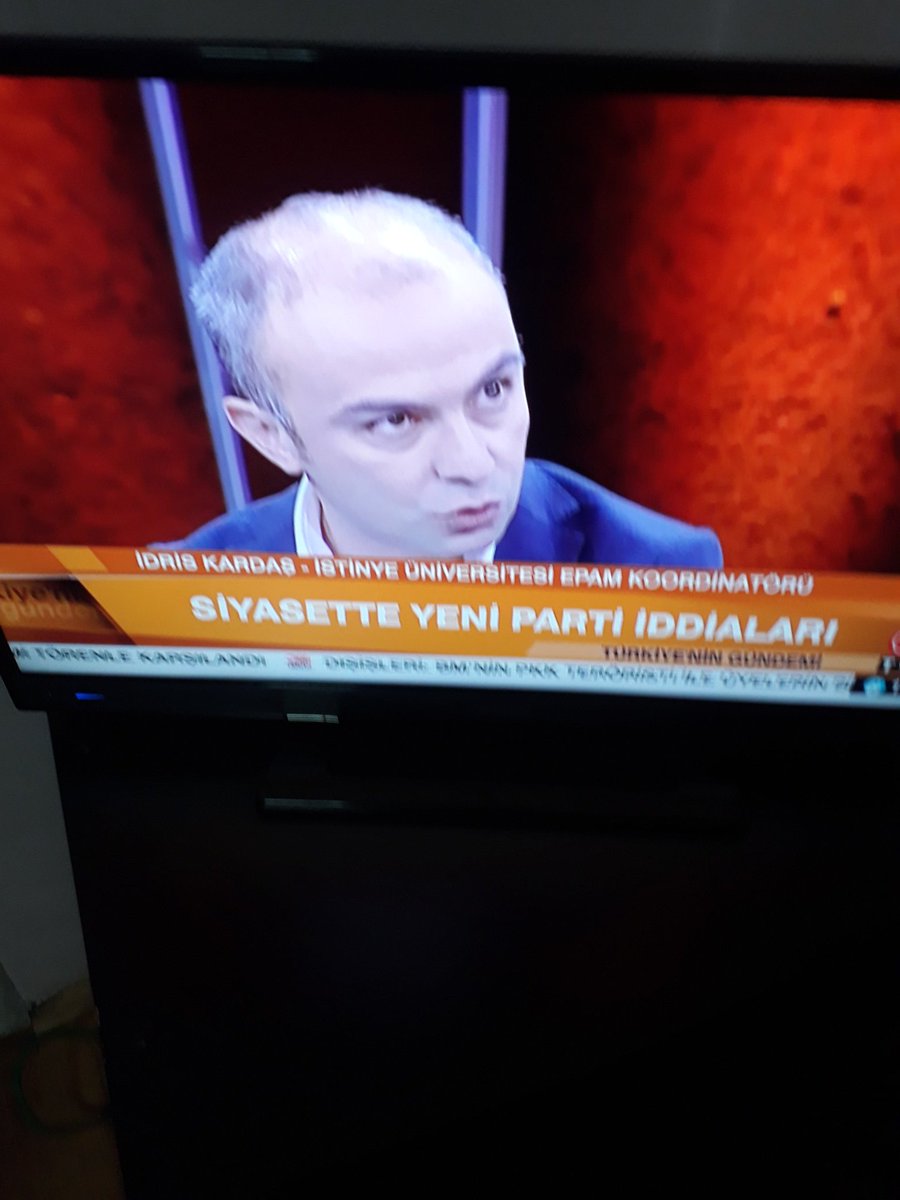 bu sahtekâr 
fetocu
istinye üniversitesine 
kapağı atmış