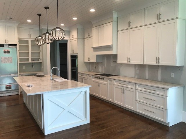 CoastDesign's tweet photo. Recent #coastdesign kitchen install in Spanish Fort, Alabama. Ivory full overlay shaker cabinets with a large island. https://t.co/zZuOFFjxAR