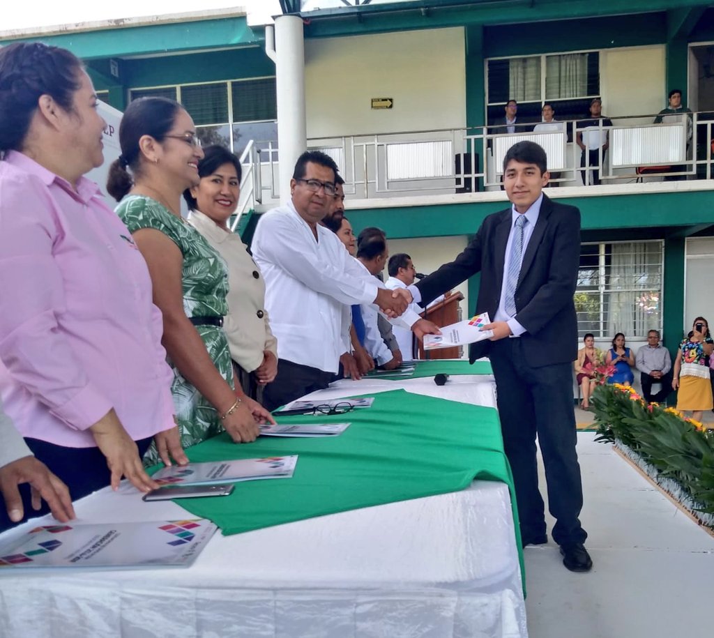 utvco's tweet photo. La #ComunidadUTVCO se suma a la felicitación y reconocimiento para jóvenes Generación 2016-2019 que egresan del @CECyTEOaxaca de San Pablo Huixtepec.
Nos llena de alegría saber que emprenden el camino para convertirse en profesionales y aportar al desarrollo de #Oaxaca 
!Éxito! https://t.co/XjBU024uq1