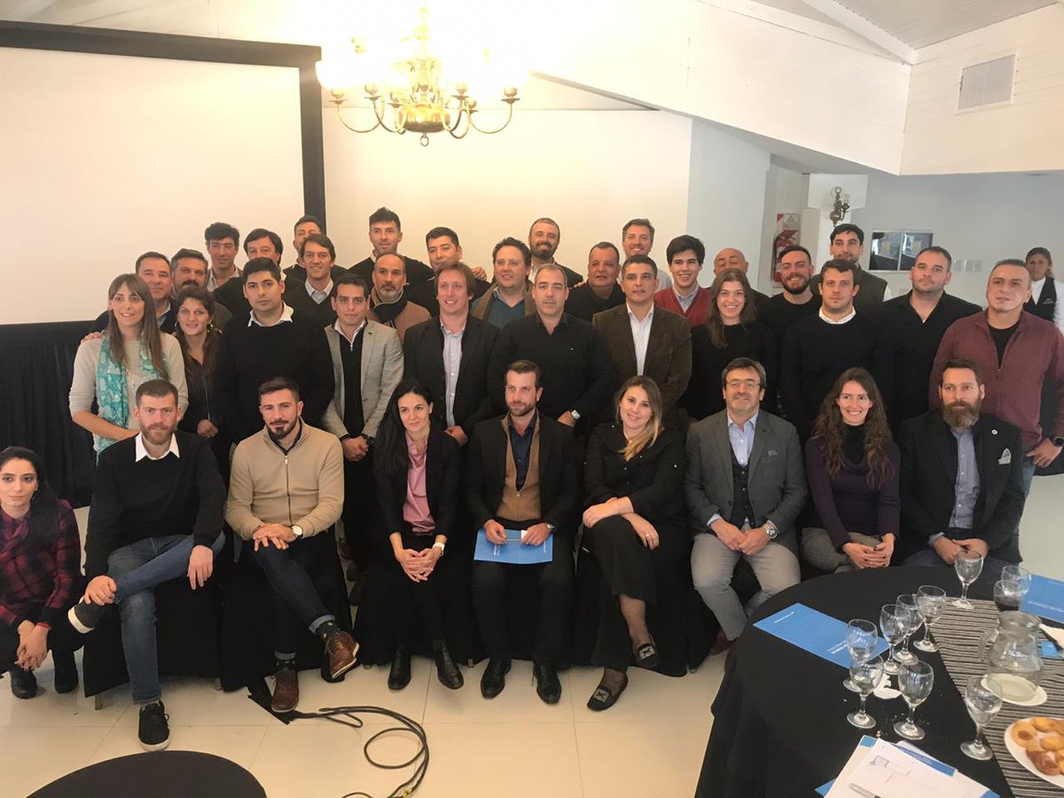 El cierre del encuentro de formación en #Salta, fue muy productivo alrededor de mesas de trabajo con representantes del #Estado y #Empresarios. Nuestra #JuventudSindical resaltó la urgencia de incluir a los #trabajadores en el diseño de políticas futuras de empleo y desarrollo.