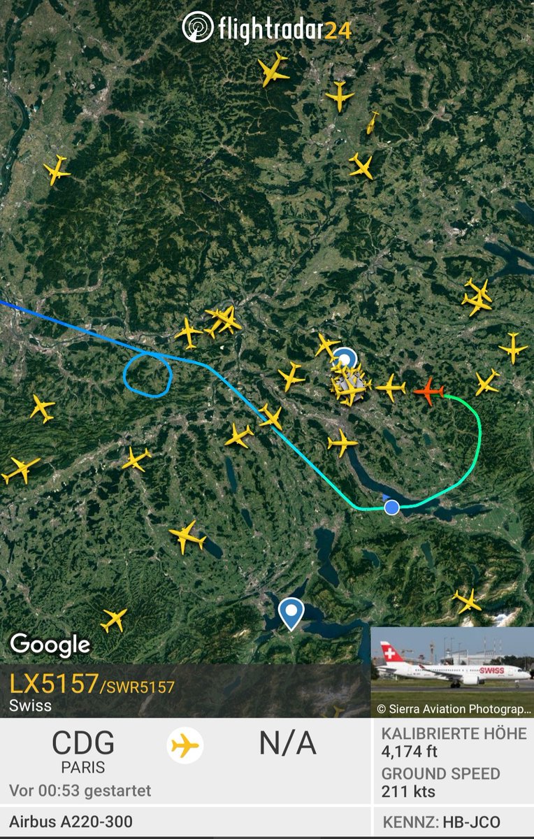 WernerFuchs_CH's tweet photo. Also der gekröpfte Anflug ist unmöglich, aber den Ostanflug mit Looping kriegt man über den Süden auch lärmig hin 🤪. #vfsn https://t.co/vtHvAnXja6