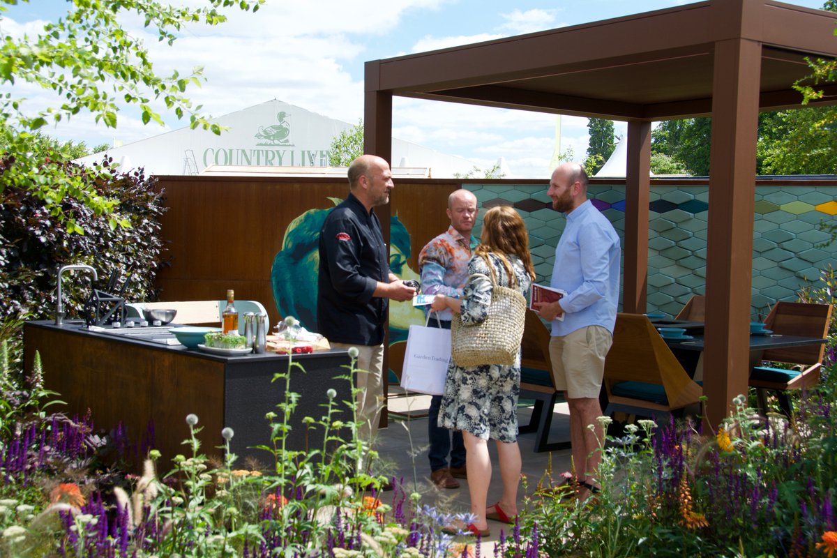 ChefCorneliusV's tweet photo. Scallops with bacon butter 🔥
Thai chilli beef skewers with white poppy seeds+spring onion 🔥
Rum+honey peaches served with mascarpone raspberry ripple and cinnamon biscuit crumb 🔥
#RHSHamptonCourt #FireFiend #OutdoorKitchen https://t.co/xxkHIghbHG