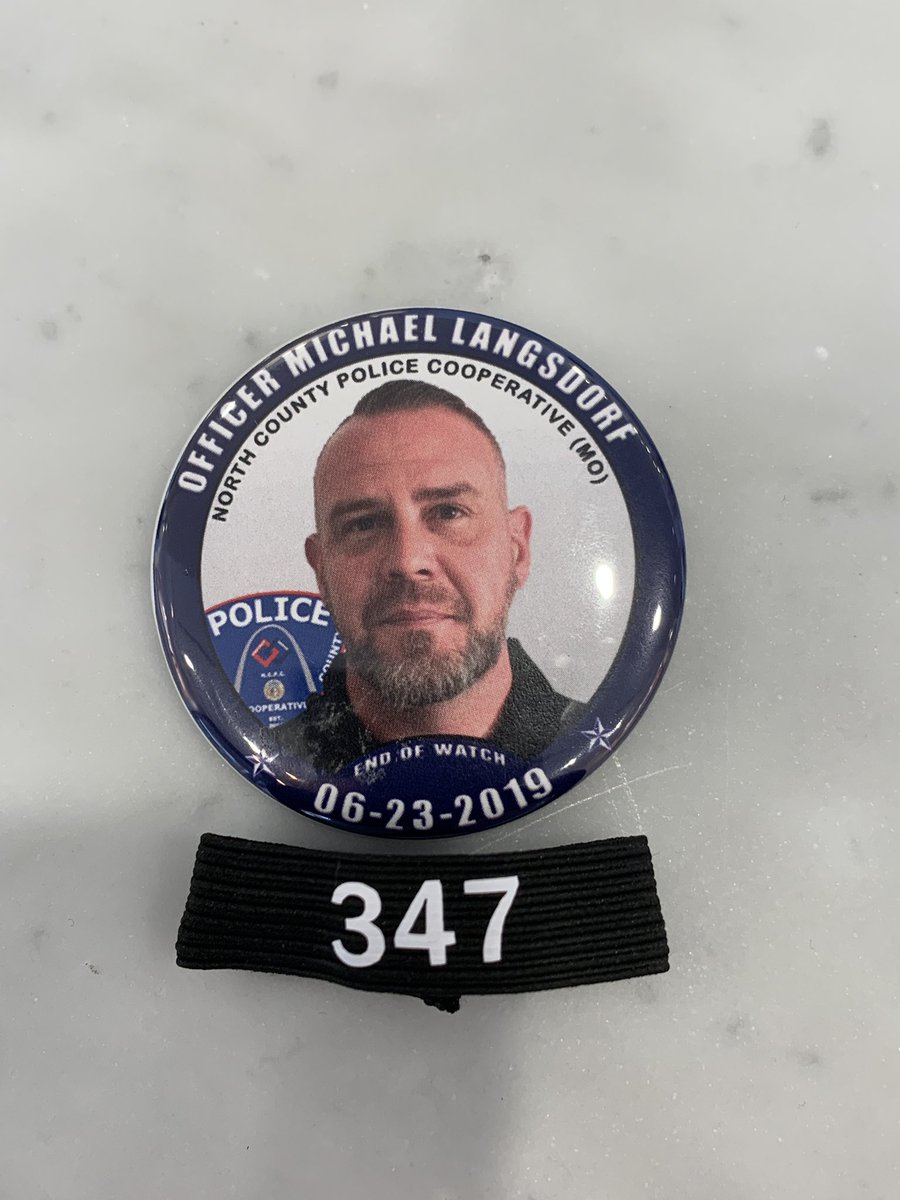 Chris_Wideman's tweet photo. Spent some time with the incredible family of Officer Michael Langsdorf this afternoon. Off. Langsdorf was a life long hockey fan...St. Louis is forever grateful for your service. #347 https://t.co/GffIBSpe1n