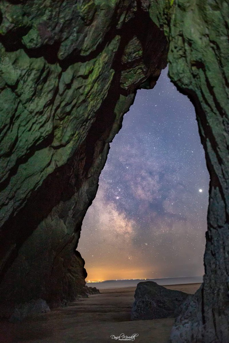 CentralCymru's tweet photo. A Stunning Night Shot from the Cave under 3 Cliffs 📸
Photo by Daniel Meredith
#CymruAmByth #ItsYourWales https://t.co/401hMel3Kd