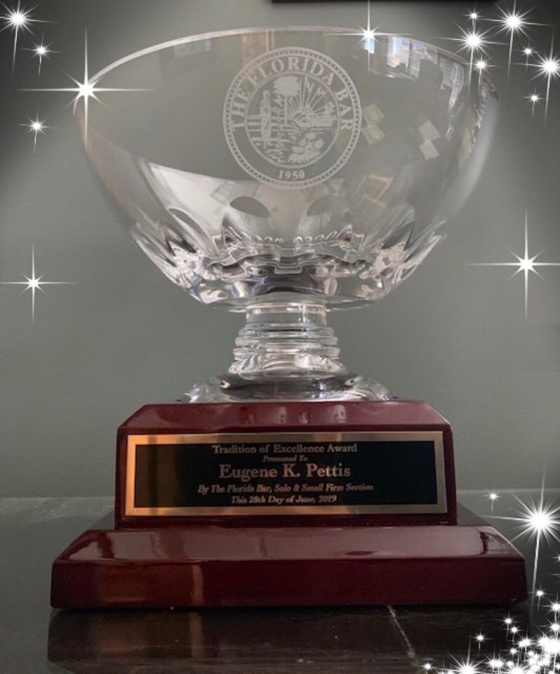 legallyrenee's tweet photo. It was an incredible honor to present Former @TheFlaBar President Eugene Pettis (2013-14) with the @FLSoloSmallFirm Tradition of Excellence Award at Annual Convention. It was given in recognition of his exceptional contributions to the legal community. #flbarleads #myfloridabar https://t.co/Kw3wcjd2Uk