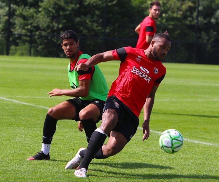 jmcbzh's tweet photo. Cette semaine c’est l’heure de la rentrée pour le 🦁 @mphaeton9 avec @EAGuingamp #groupepro #stage @Villededinard #amical vs @HAC_Foot @DominosLigue2 @adidasfootball @AdiBod #nopainnogain 👊🏻 @woelflinger https://t.co/8y5LWBDtr6