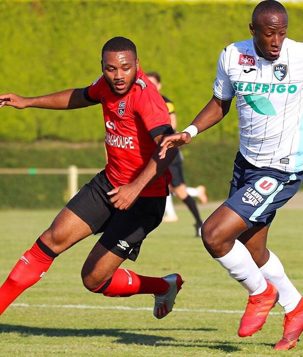 jmcbzh's tweet photo. Cette semaine c’est l’heure de la rentrée pour le 🦁 @mphaeton9 avec @EAGuingamp #groupepro #stage @Villededinard #amical vs @HAC_Foot @DominosLigue2 @adidasfootball @AdiBod #nopainnogain 👊🏻 @woelflinger https://t.co/8y5LWBDtr6