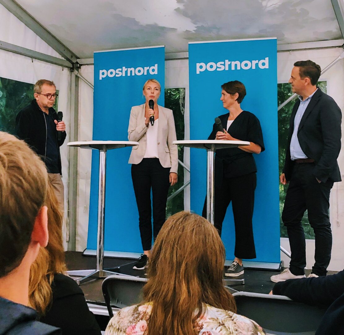 EhandelPunktSe's tweet photo. E-handel och hållbarhet var temat för dagen när vår chefredaktör @JAllhorn gästade @PostNordSveriges debatt. Bra diskussion om ett relevant ämne! #Almedalen #ehandel https://t.co/xbA8aGsbjF