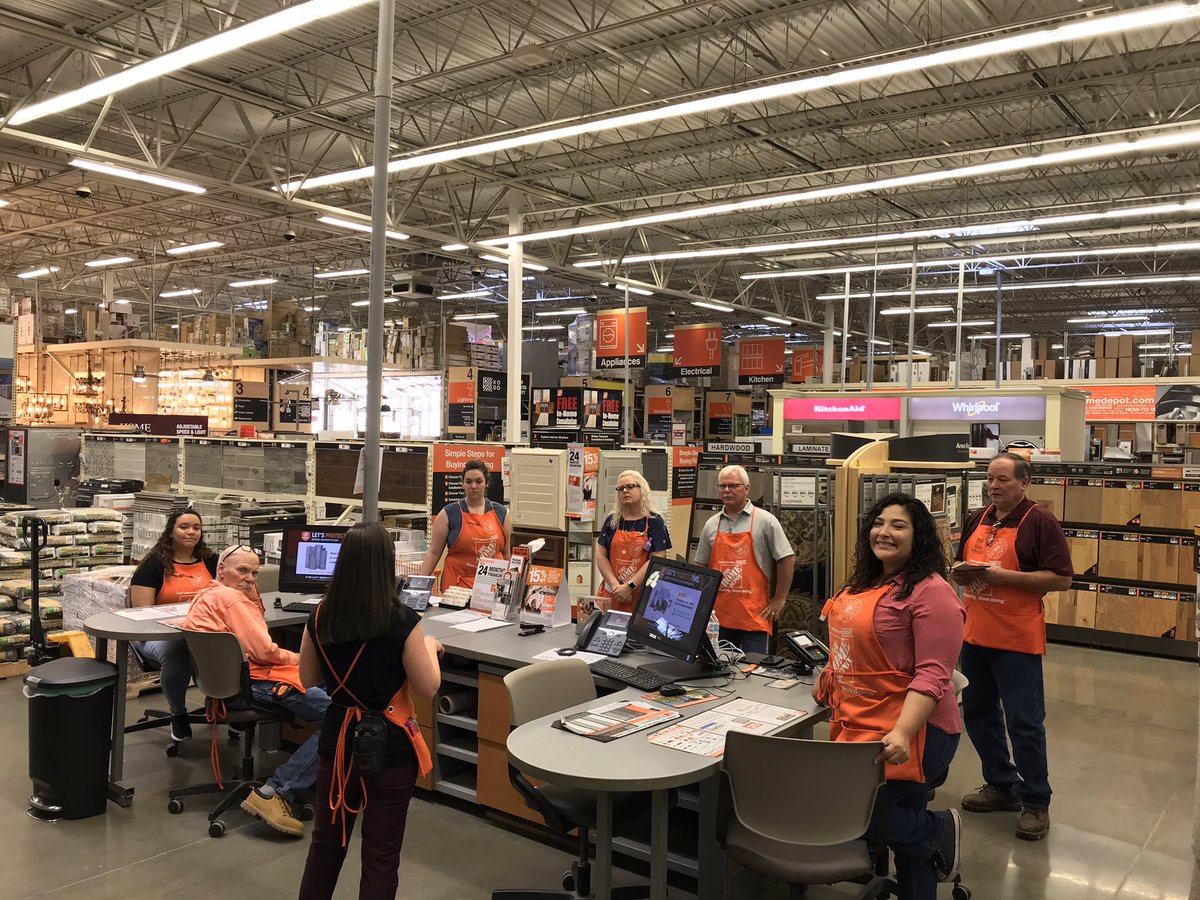 THDDamien's tweet photo. Training the newest addition to the HSPS team Ft.Worth Ben Minor and was also able to meet the new HDE SC for ft.worth @HDEJoe for Specialty Tuesday!! @michael_HDE @HDE_GGoodWin @GlennBorchert @hdekirby #HSPSAllStars #HSPSofDFW https://t.co/ueelqAxec3