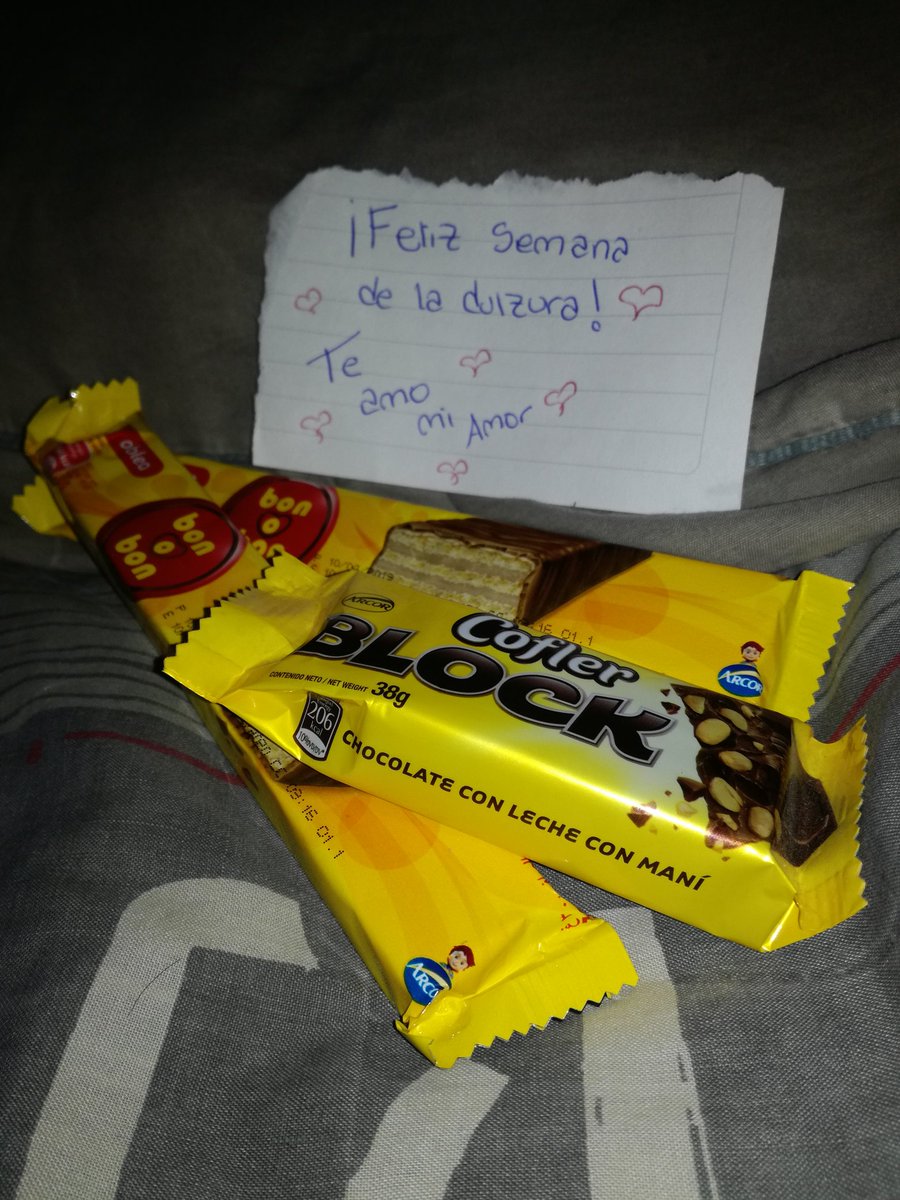 _Maaxyc's tweet photo. Llegó de trabajar , me voy a acostar un rato y me encuentro con esto 😍 Gracias mi amor  ♥@Desire_camila17 https://t.co/Hiq6pz2BaD