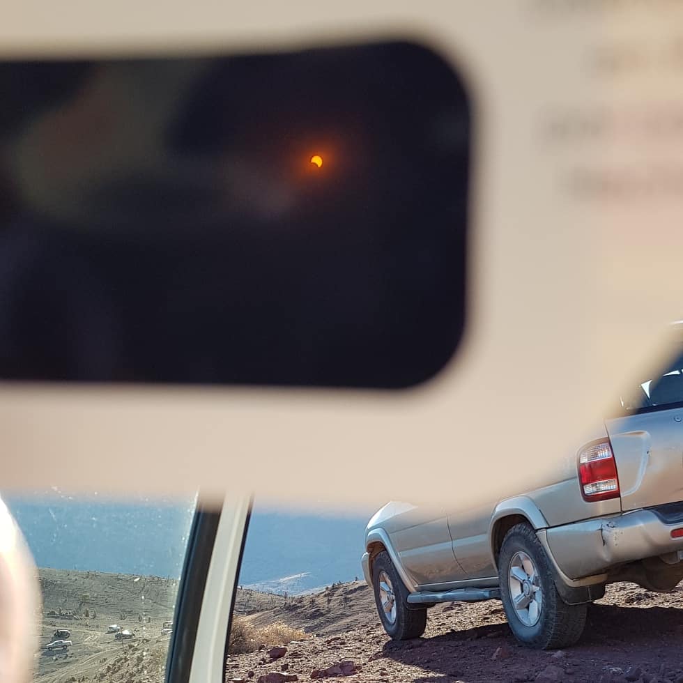 Marxe_lita's tweet photo. Desde Chalaco, Petorca viendo este increible fenómeno #EclipseSolar2019 #EclipseenChile @fredstylexd https://t.co/oF2rs8bf4U