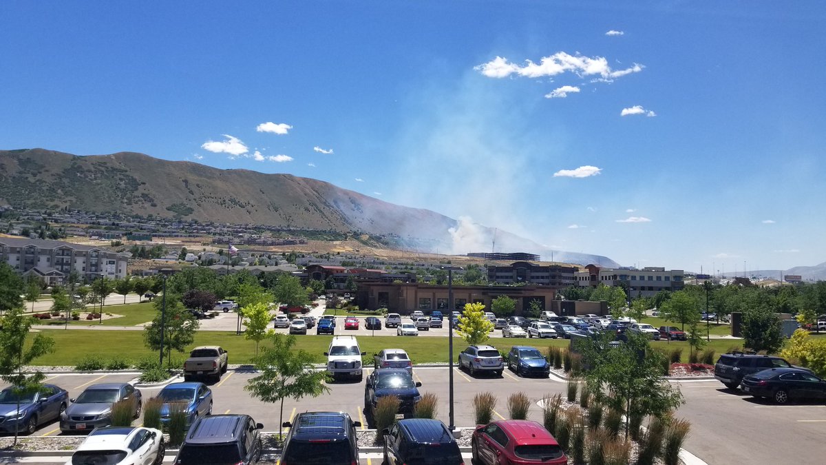 jeffnorris's tweet photo. Fire in Draper Utah. Pony of mountain @ksl @KUTV2News @fox13 @abc4utah @drapercity @FireAuthority #draperfire https://t.co/XmI9Y1oc6n