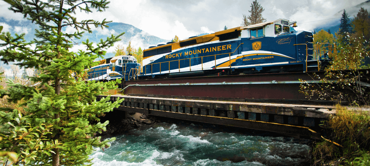 JetNewsMX's tweet photo. Rocky Mountaineer es el tren perfecto para conocer Canadá desde sus verdes montañas, grandes lagos y ríos. Este tren de última tecnología y grandes ventanales permite al viajero relajarse y disfrutar del trayecto durante el día, y alojarse en exclusivos hoteles durante la noche. https://t.co/5oTJggsA3A
