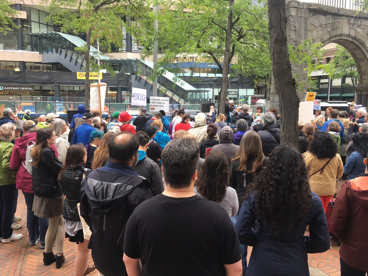 #endfamilydetention #protest in #seattle *Not one more dime* until we guarantee human rights and #closethecamps @SenatorCantwell  @PattyMurray @PramilaJayapal