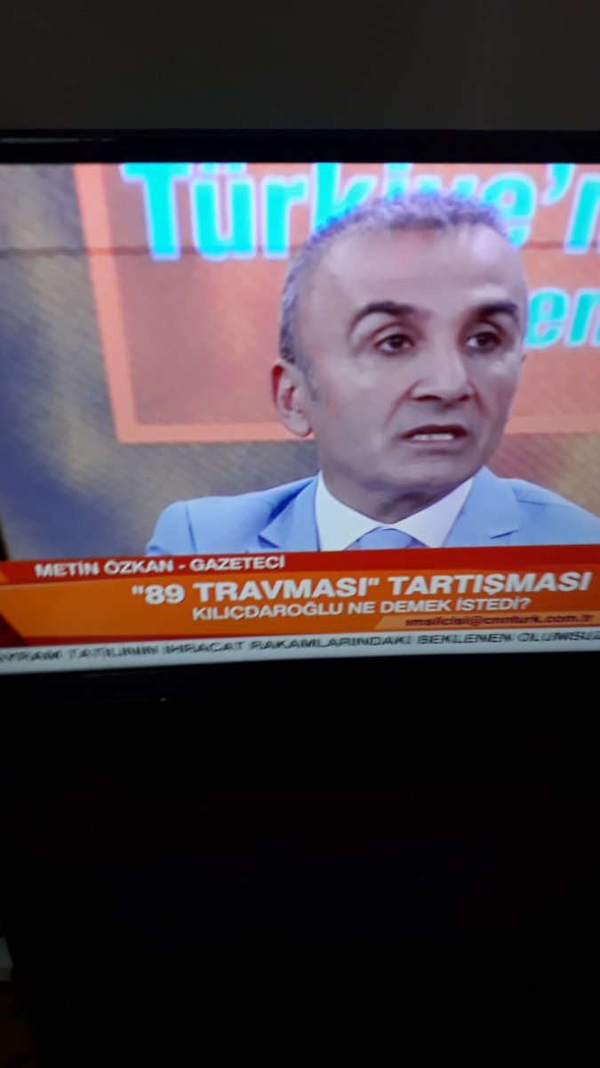 sen ne ahlaksız bir adamsın. 
senindemi kasetlerin var