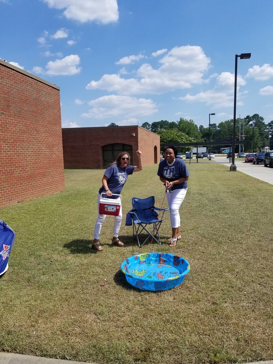 tarabratcher3's tweet image. Camp Auman is up and ready to meet their campers @LoydEAuman @tinabaker1970 @advocate_1 #2019ccsrtacamp #litnccs