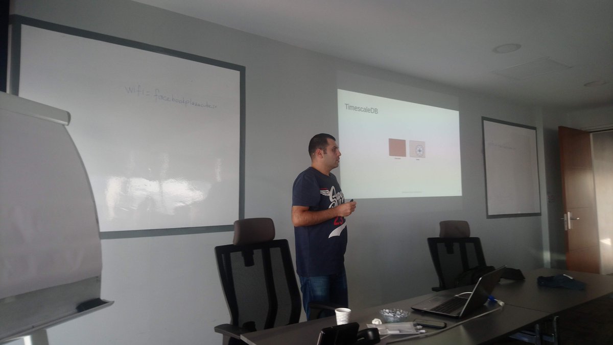 PostgreSQLTR's tweet image. 4. PostgreSQL Konuşmaları etkinliğimizi gerçekleştirdik. Mehmet Emin Karakaş "PostgreSQL ile Zaman Serileri" sunumunda "büyük veri" konusunda PostgreSQL'in yeni oyuncusu @TimescaleDB'yi anlattı. Kendisine, katılımcılarımıza ve bizi misafir eden @plazacubes'e teşekkür ediyoruz.