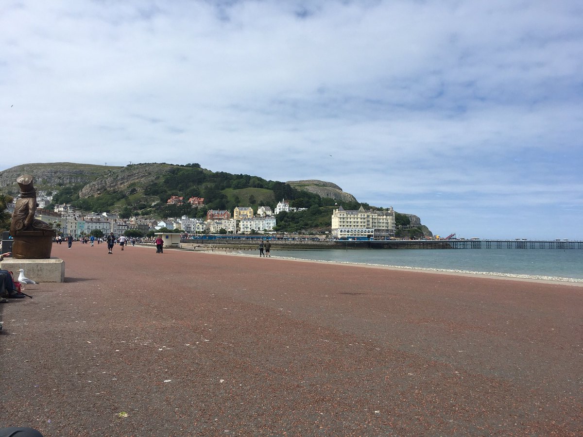 CreuddynDaear's tweet photo. Criw bl.10 TGAU @ysgolycreuddyn yn brysur yn casglu data yn Llandudno heddiw☀️🌎 @ParcLlandudno @Visit_Llandudno #tywyddbraf #adwerthu #strydmostyn #dataansoddol #datameintiol #trawsluniau #carudaear https://t.co/fxSDWXfOPq