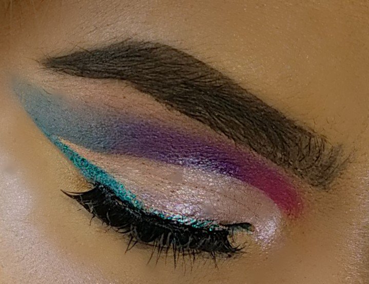 GandaGore's tweet photo. Rainbow cut crease with glitter winged liner
@hudabeauty @bhcosmetics @ABHcosmetics #sapphireobsessions #amethystobsessions #abhdipbrow #glitterliner #glam #cutecrease #rainbow #makeup #mua https://t.co/Ub4PDUr0bT
