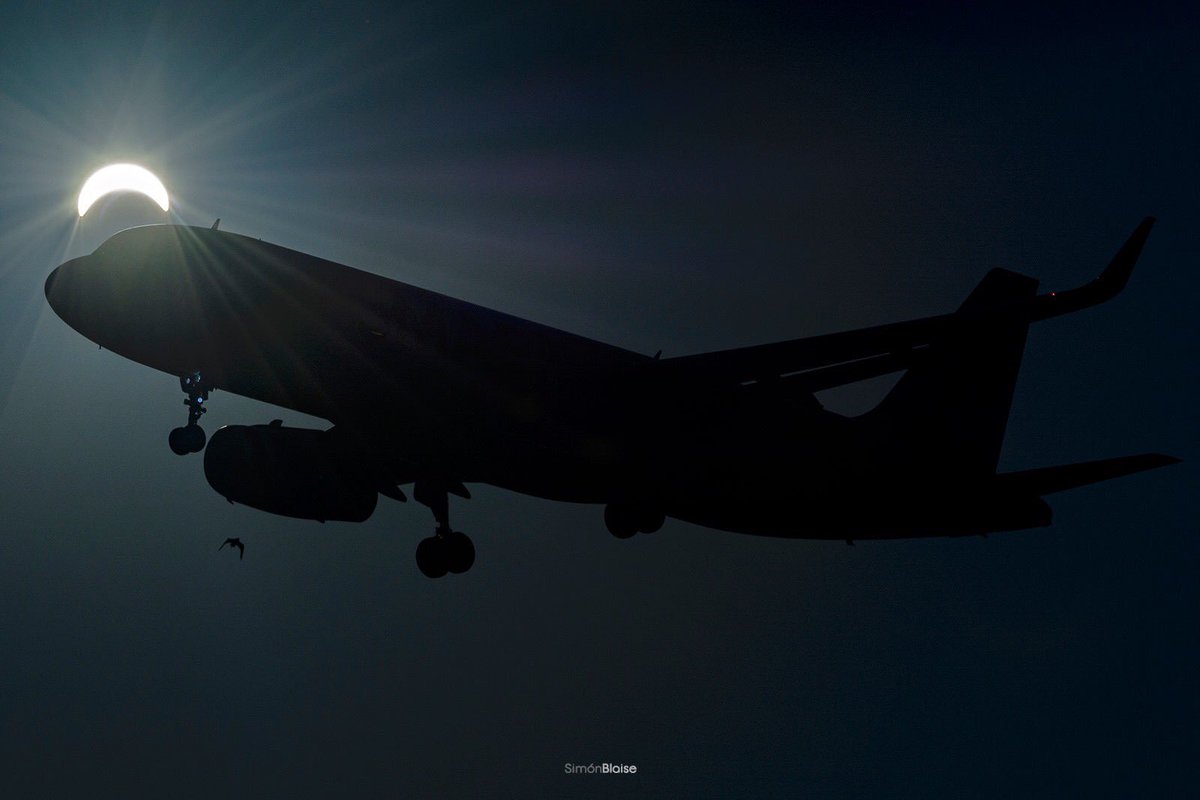 Spotters_Chile's tweet image. ¿Y cómo les fue con las fotos de #EclipseChile, spotters?. ¡Queremos verlas! 👀📸

Acá te dejamos la tremenda fotografía de Simón Blaise.