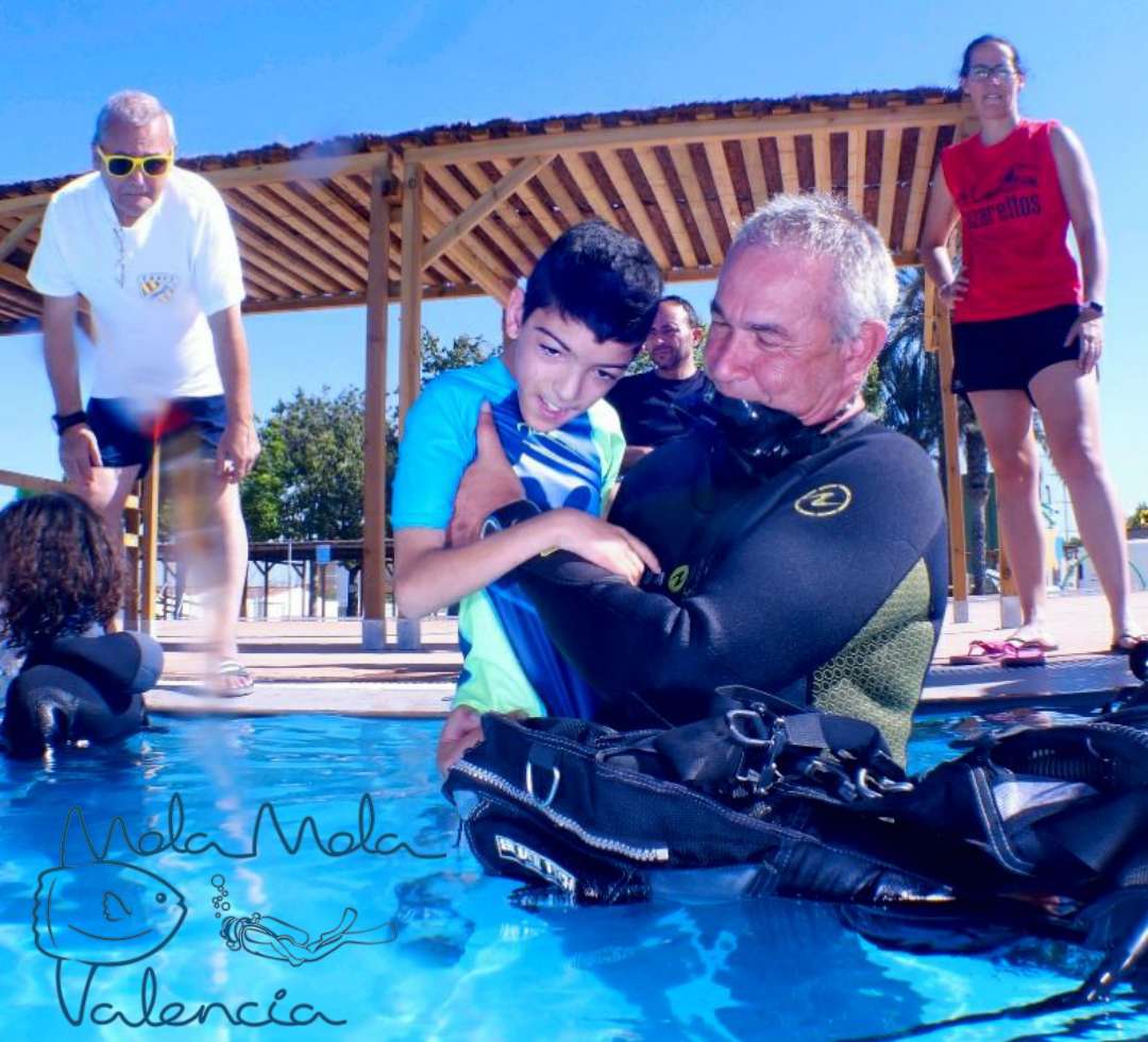 BuceoMolamola's tweet photo. ¿Te gusta lo que ves? ¿Quienes son más felices, los voluntarios o los participantes? ¡¡¡Viva el #buceo #inclusivo!!! https://t.co/CuXcdgeji4