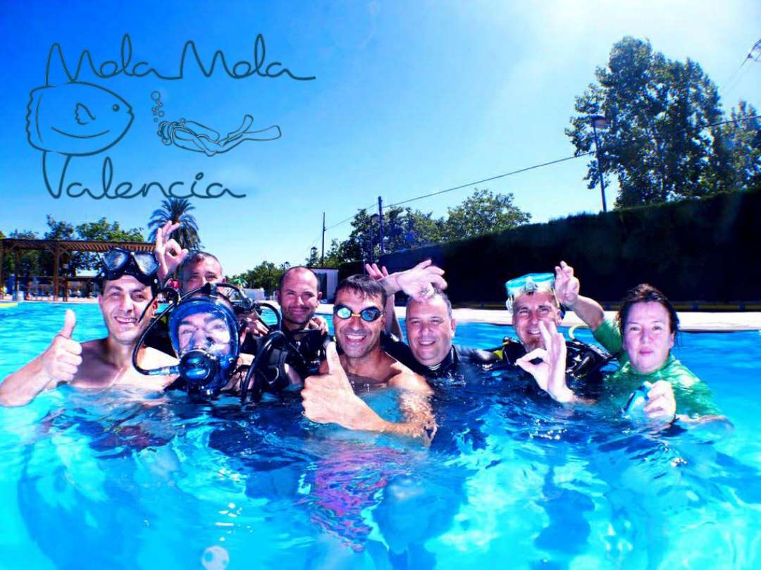 BuceoMolamola's tweet photo. ¿Te gusta lo que ves? ¿Quienes son más felices, los voluntarios o los participantes? ¡¡¡Viva el #buceo #inclusivo!!! https://t.co/CuXcdgeji4