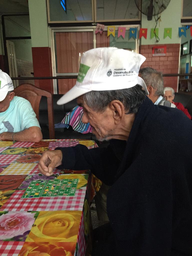 DesarrolloChaco's tweet photo. MOTIVACIÓN E INTEGRACIÓN: adultos mayores de la Residencia San José, junto a equipos de la Subse de Gestión y Articulación Institucional compartieron juegos de mesa, a través de los cuales se busca mejorar la atención, la percepción, la memoria, el lenguaje y la motricidad. https://t.co/CYah3uUpTz
