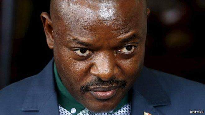 Si la devise "Imana, Umwami, Uburundi" n'a jamais existé avant la création de l'UPRONA alors que <a href="/pnkurunziza/">Pierre Nkurunziza</a> annonce qu'elle était utilisée par tous les rois du #Burundi, combien de faussetés seraient distillées par #Nkurunziza dans ses séances de moralisation à huis clos? 3/3