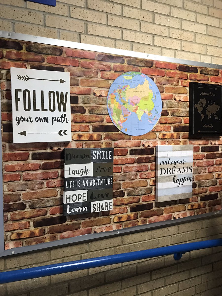 LoriStrange7's tweet image. “We’re Going Places!” at @LucileSouders. Open House was a success. #litnccs #2019CCSrtacamp @CumberlandCoSch @GoldnBlonde @NatalieGodwin @jenlloyd16 @mellottahill1 @katiegreene25