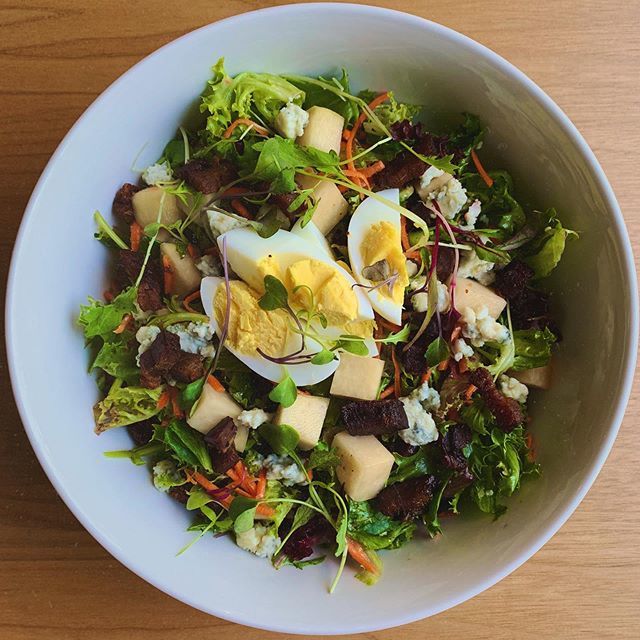 👉 Bacon + Blue Chopped BIG Salad - our bacon, jasper blue, pickled veg, classic vin. 
_
#salad #bigsalad #bbq #bluebirdbbq #havefun #vt ift.tt/2LzemqH