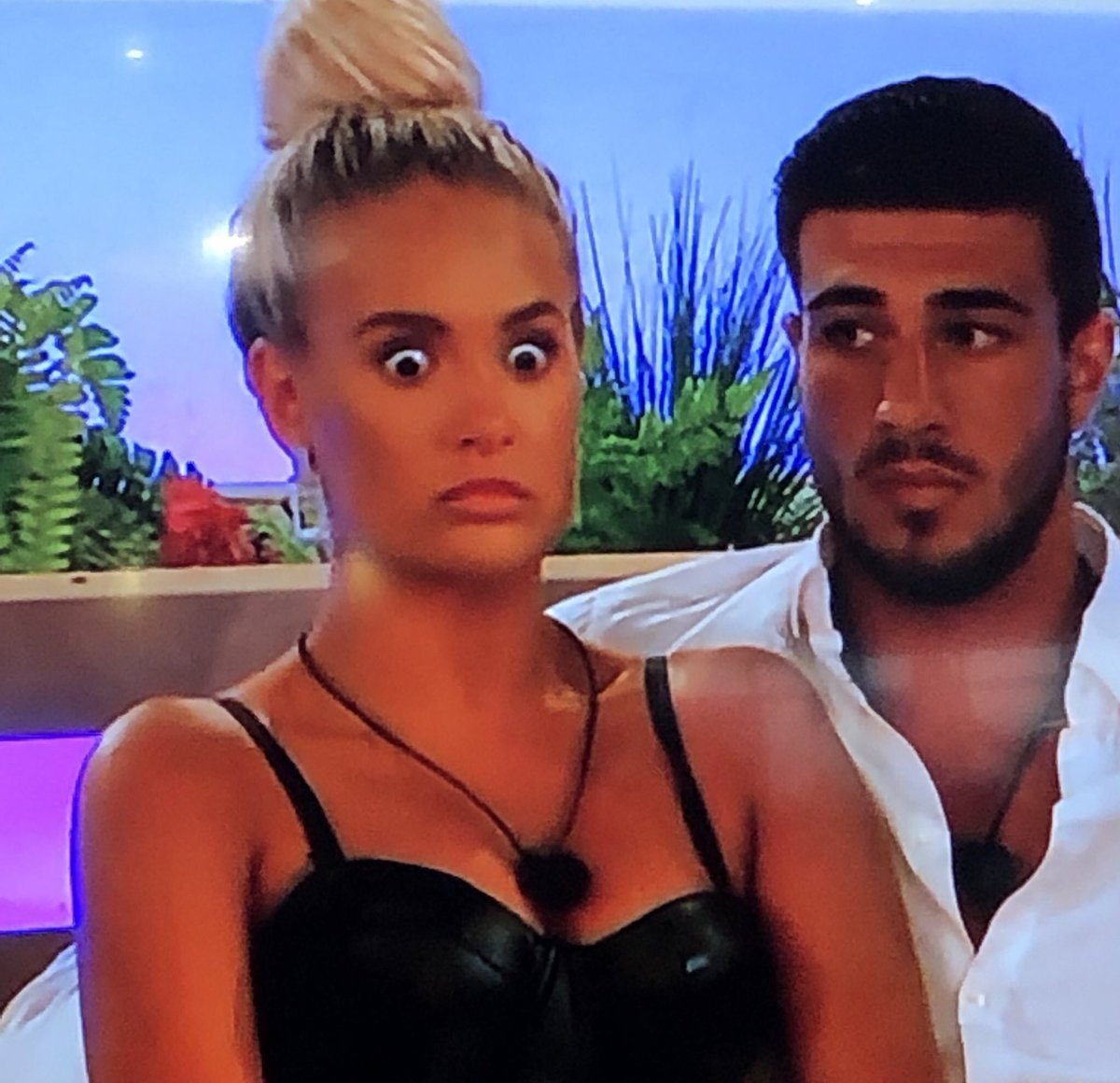 hllyhxtr's tweet photo. Okay but why does it look like Tommy’s just stuck a finger up her bum? #loveisland https://t.co/pOFLxuDFx1